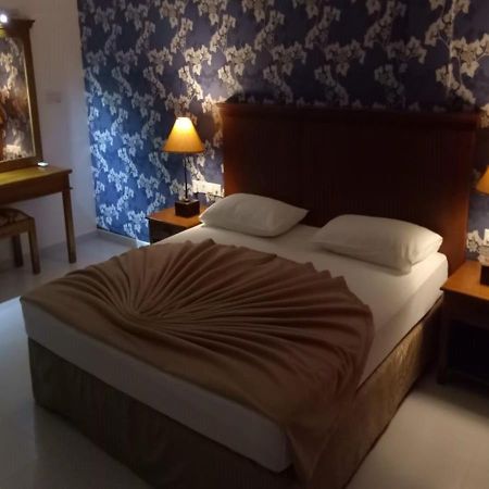 Garden Beach Hotel Калутара Екстериор снимка