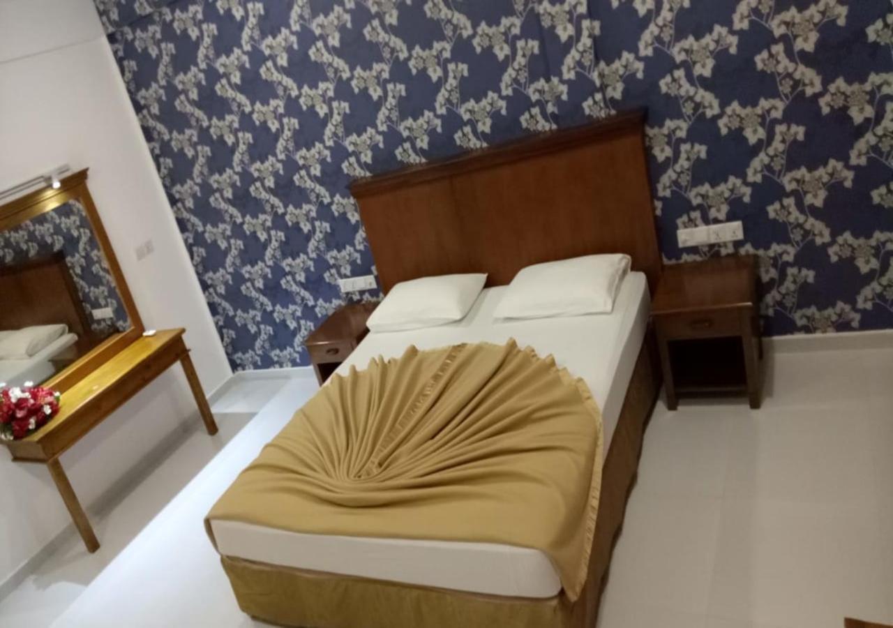 Garden Beach Hotel Калутара Екстериор снимка
