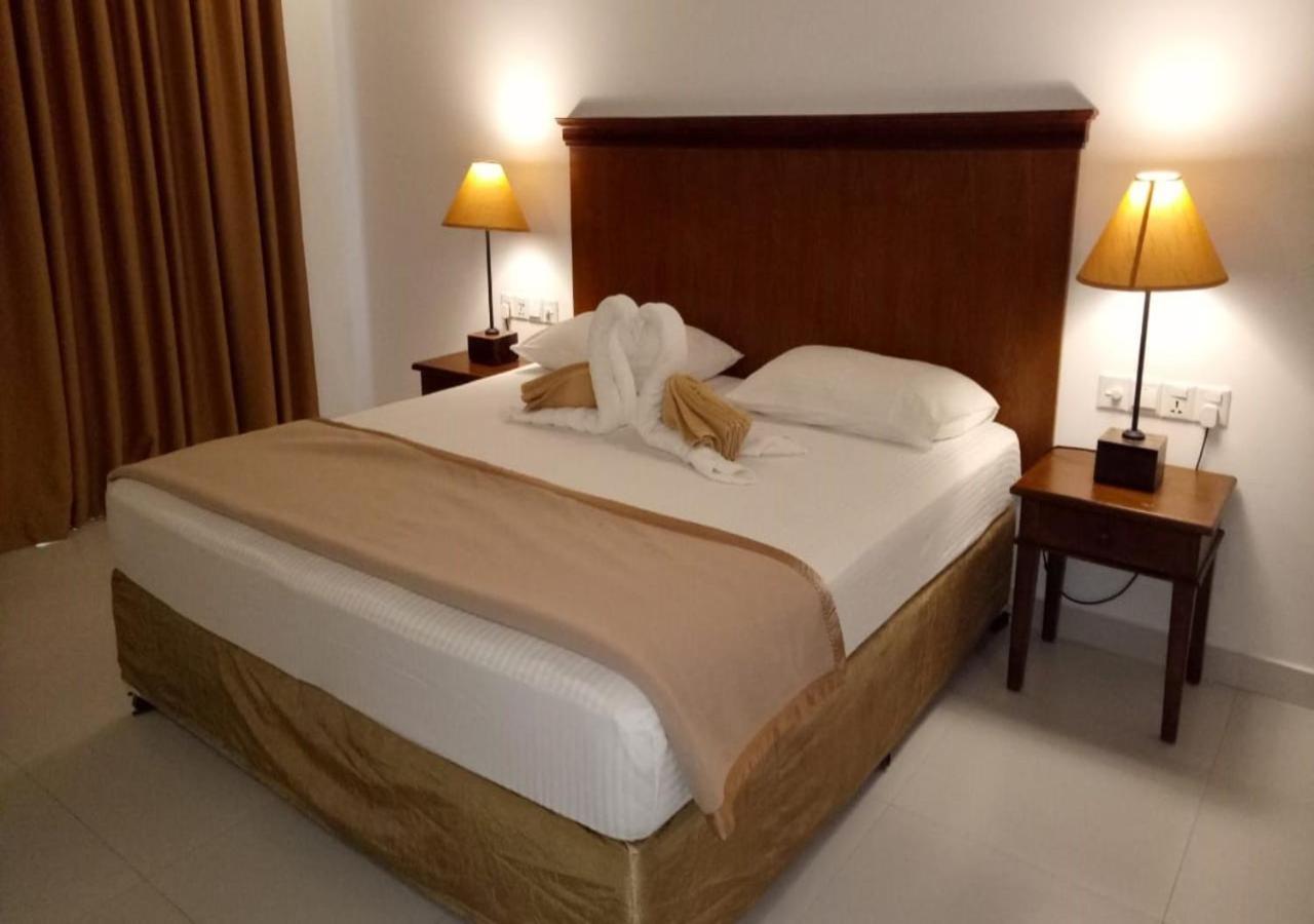 Garden Beach Hotel Калутара Екстериор снимка