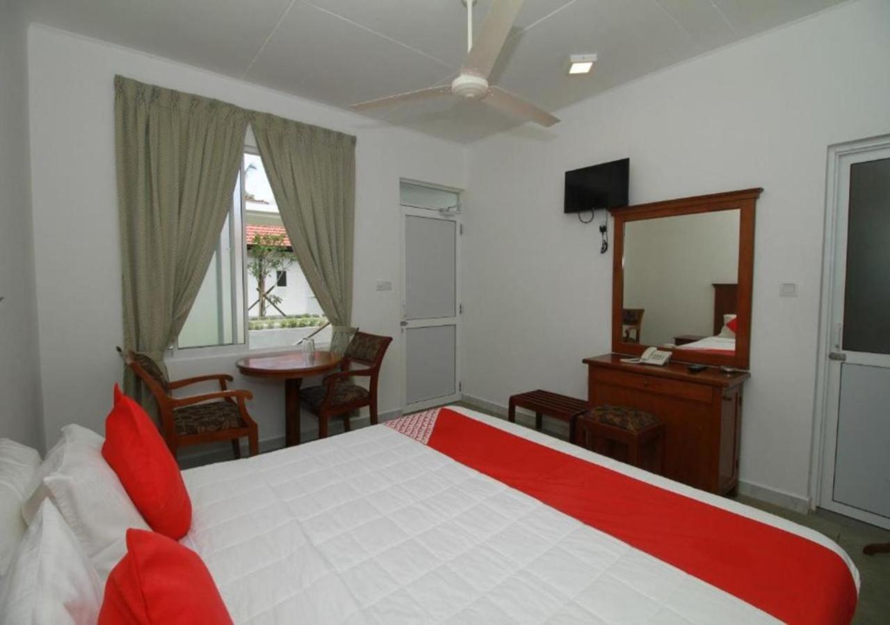Garden Beach Hotel Калутара Екстериор снимка