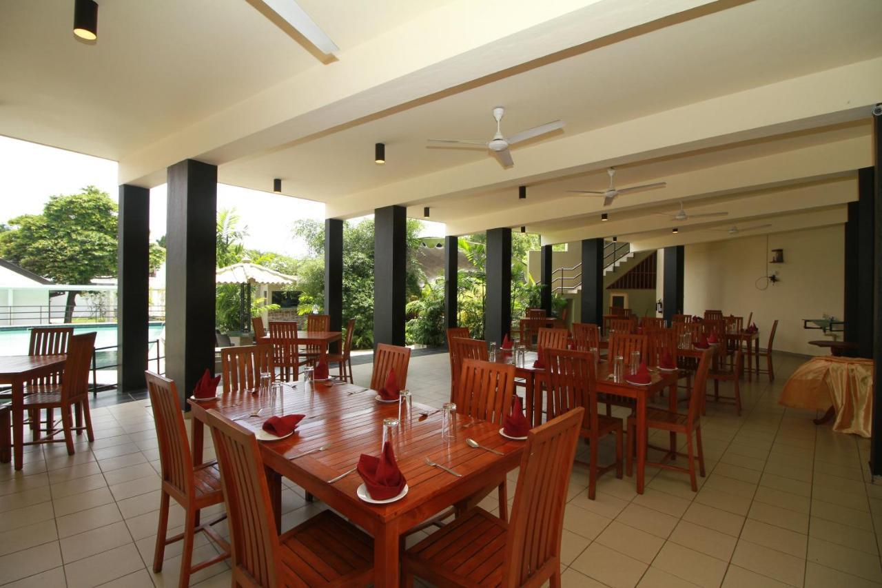 Garden Beach Hotel Калутара Екстериор снимка