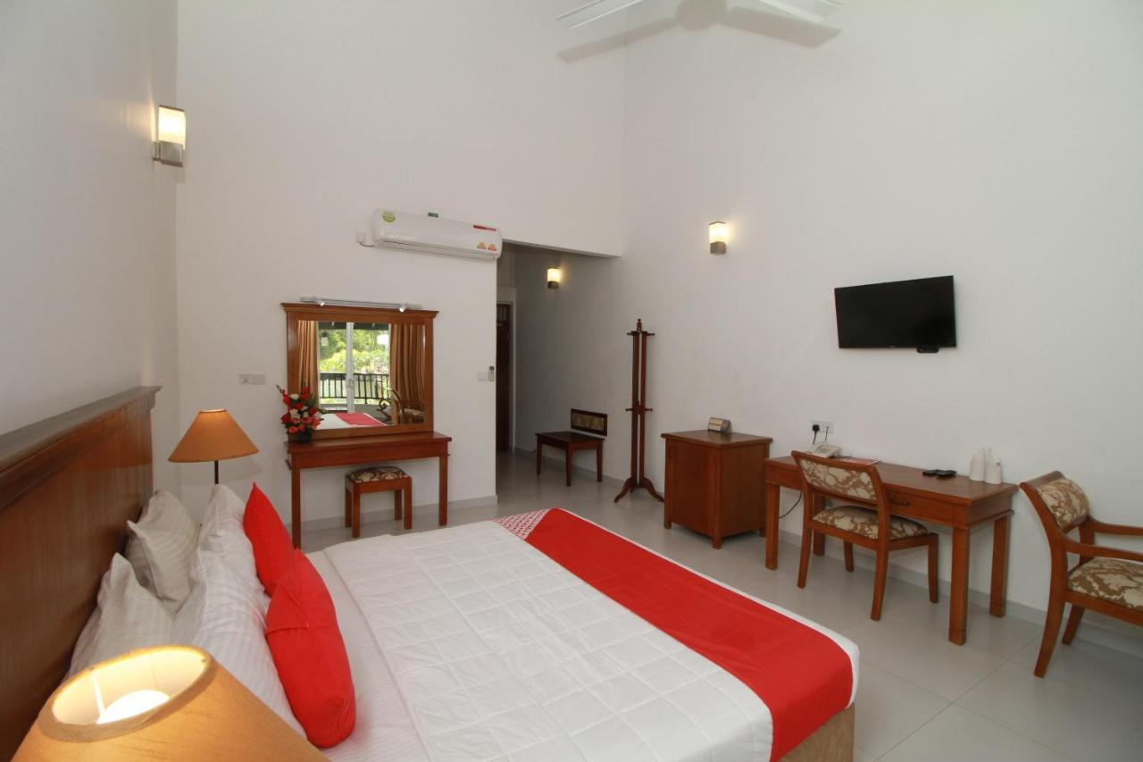 Garden Beach Hotel Калутара Екстериор снимка