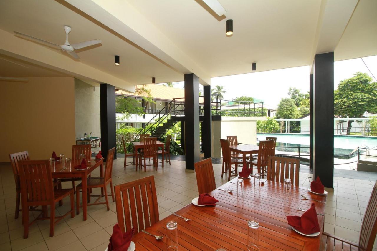 Garden Beach Hotel Калутара Екстериор снимка